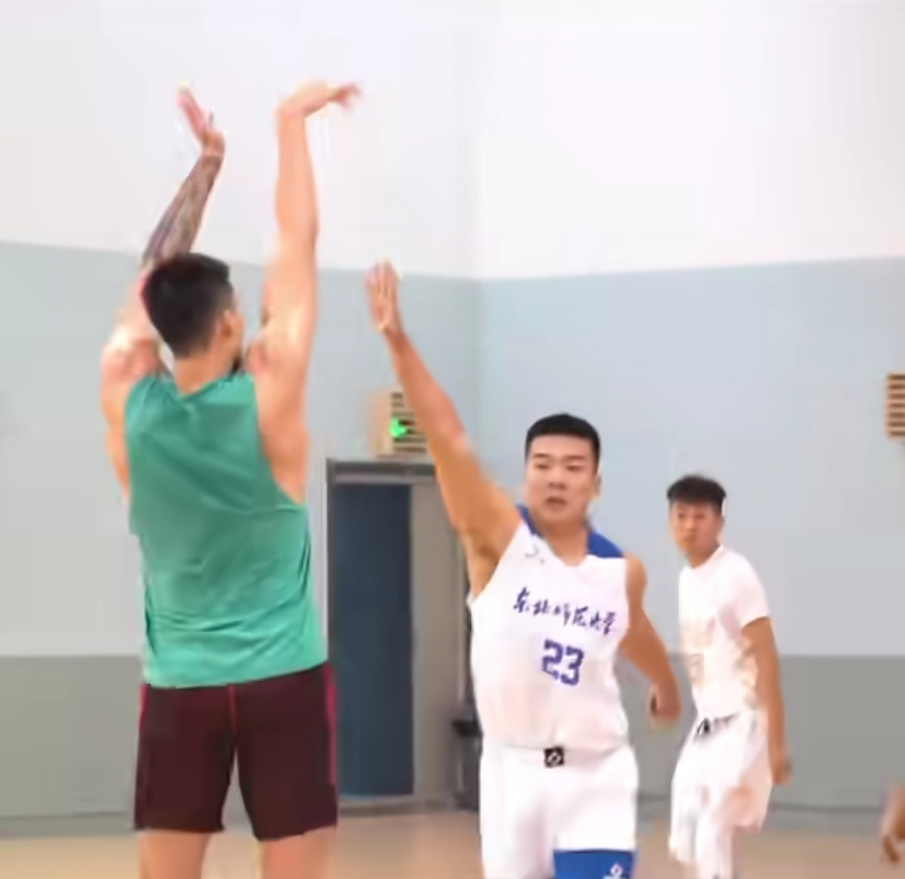 关于强度拉满！广东男篮分享队员全场5v5训练片段的信息