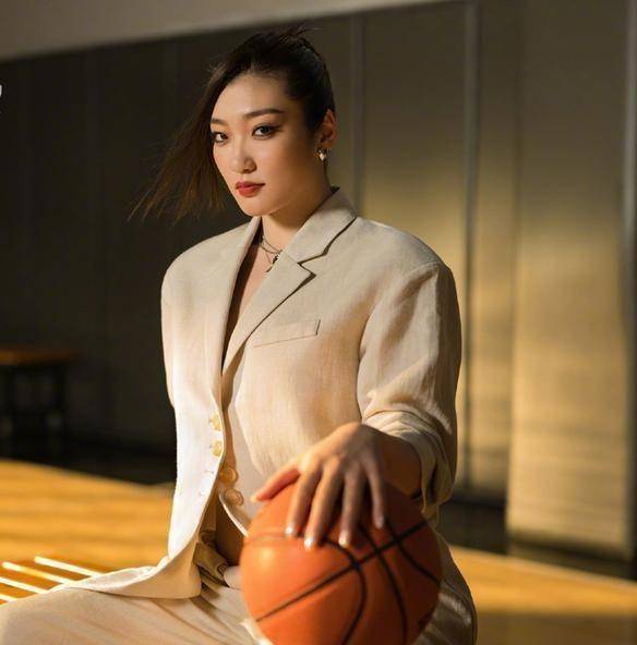 包含22年女篮世界杯回顾：李梦23分，中国胜法国进入半决赛刘正清：爱好盘串盘核桃，希望尽快融入球队的词条