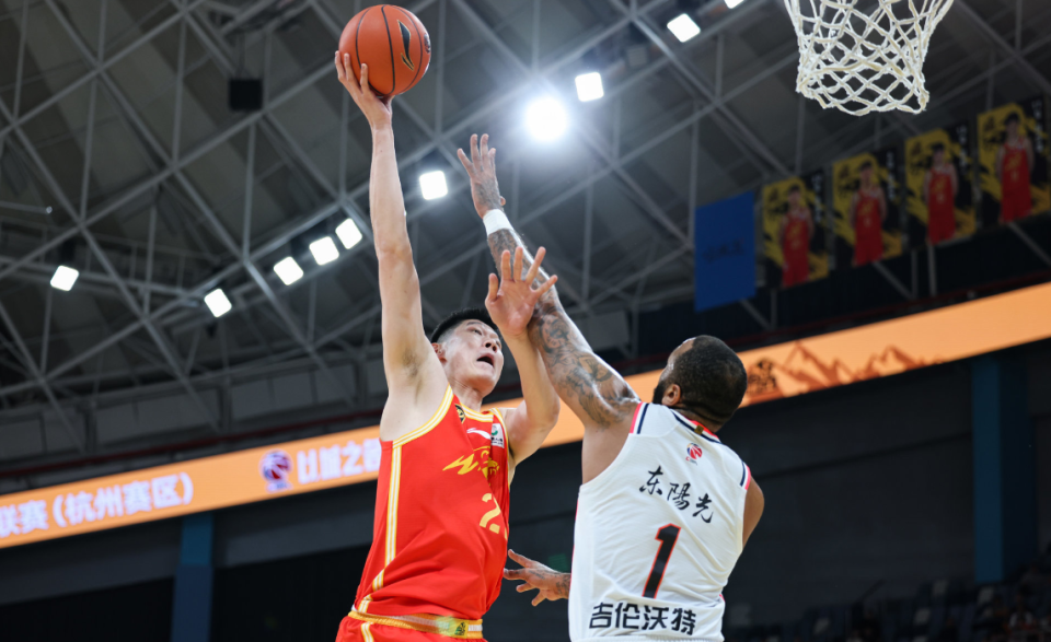 包含胡金秋16+6胡明轩10分中国男篮险胜波黑的词条