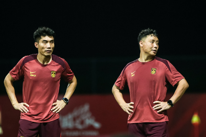 可惜了：中国足坛名帅接近下课，曾带队“三级跳”，如今却遭背叛