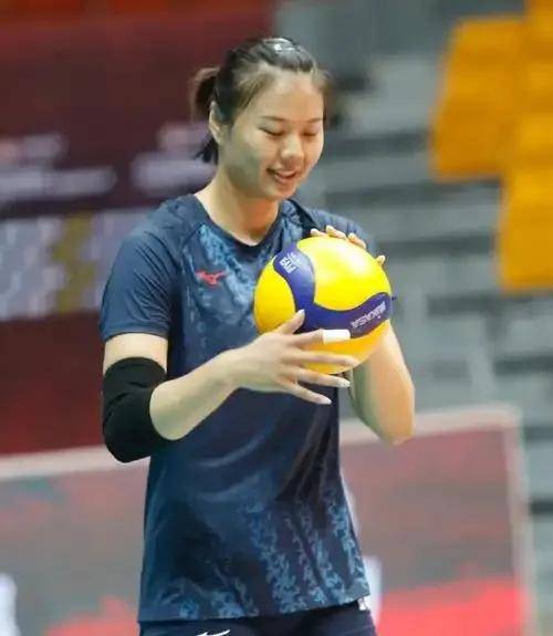 包含女排世联赛-龚翔宇遭争议爆头吴梦洁25分复仇造6连胜的词条