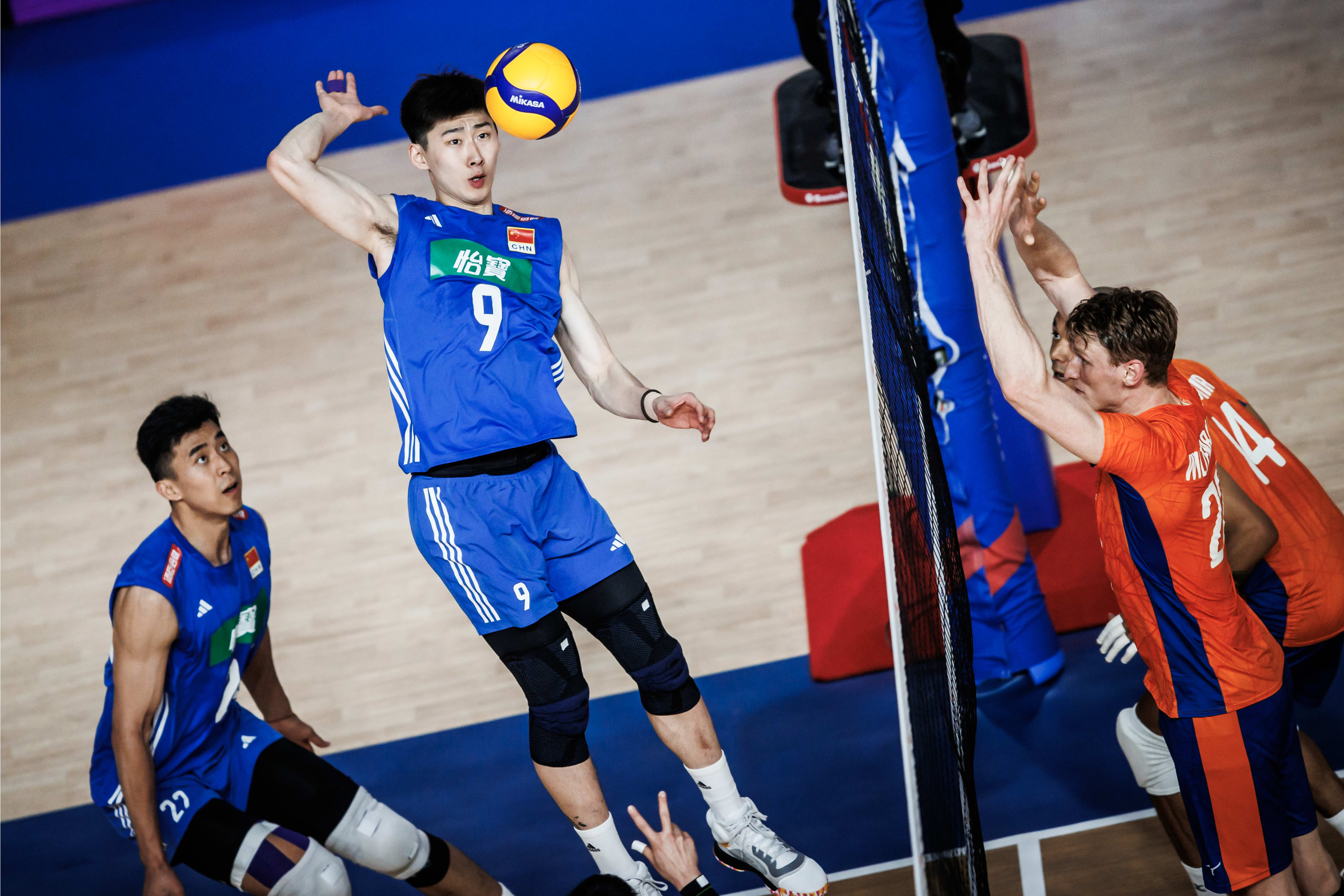 可惜！中国男排1-3遭世界第二法国男排逆转，遭遇六连败